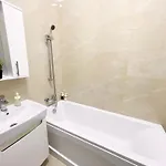 Address 10 * 布加勒斯特